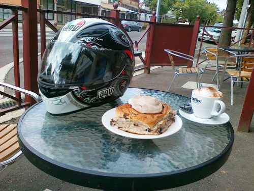 Coffee scroll and capuchino at Dunolly.